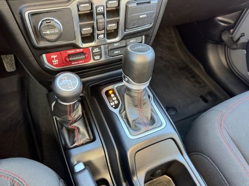 Used 2023 Jeep Gladiator Rubicon w/ Cold Weather Group image 24