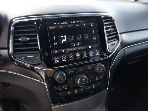 Used 2019 Jeep Grand Cherokee Limited AWD/4WD image 25