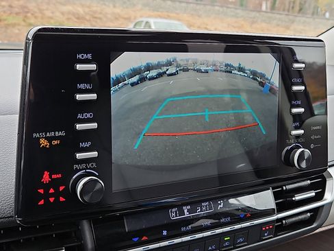 Used 2021 Toyota Sienna XLE image 18