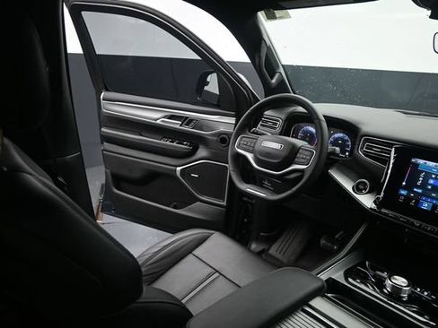 Used 2023 Jeep Wagoneer Series II AWD/4WD image 48