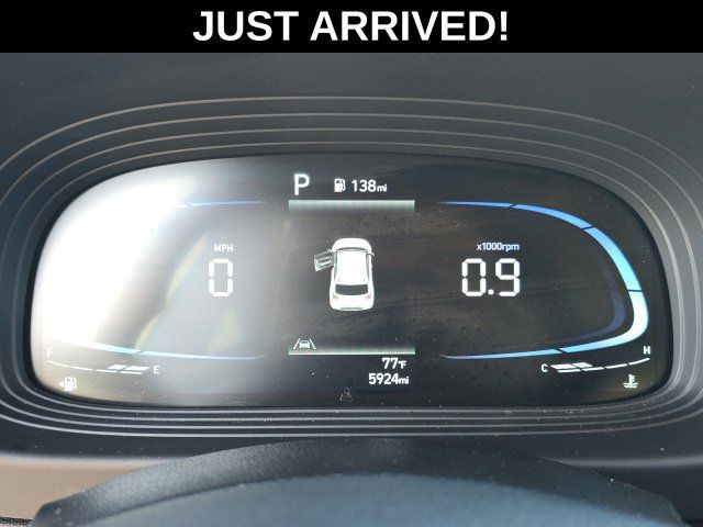 Certified 2025 Hyundai Venue SEL FWD image 19