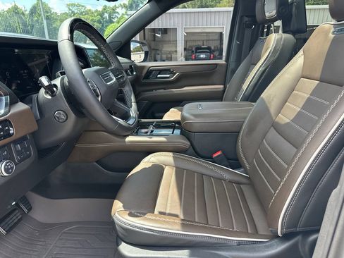 Used 2025 GMC Yukon XL Denali Ultimate w/ LPO, Floor Liner Package AWD/4WD image 10
