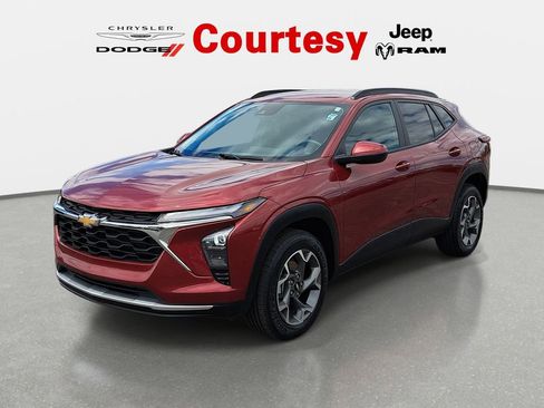 Used 2024 Chevrolet Trax LT w/ Driver Confidence Package FWD image 9