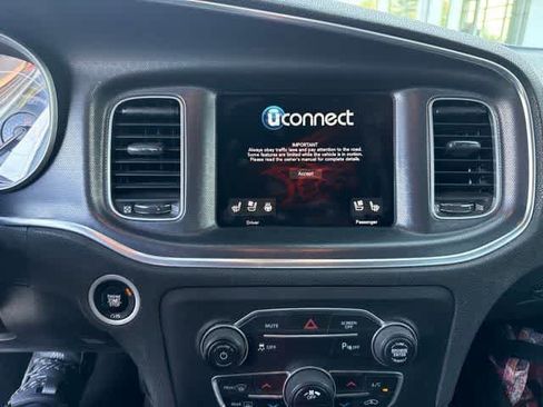 Used 2017 Dodge Charger SXT w/ AWD Plus Group image 8