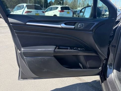 Used 2018 Ford Fusion Titanium AWD/4WD image 16