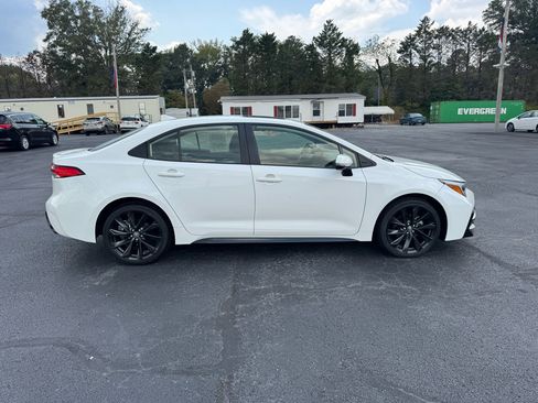 Used 2024 Toyota Corolla SE image 5