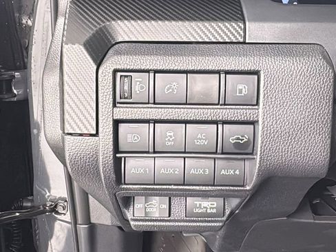 Used 2025 Toyota Tacoma TRD Sport image 34