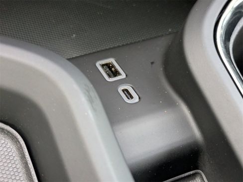 Used 2024 GMC Sierra 2500 AT4 image 24