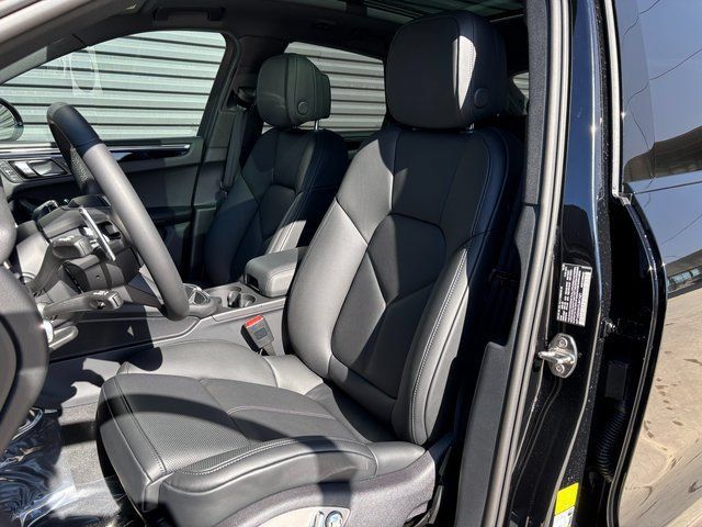 Certified 2026 Porsche Macan S AWD/4WD image 5