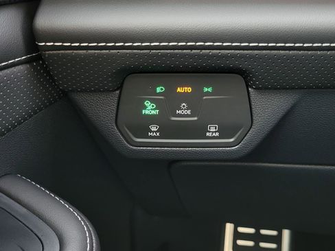 Certified 2025 Volkswagen Atlas Cross Sport SEL Premium R-Line image 25