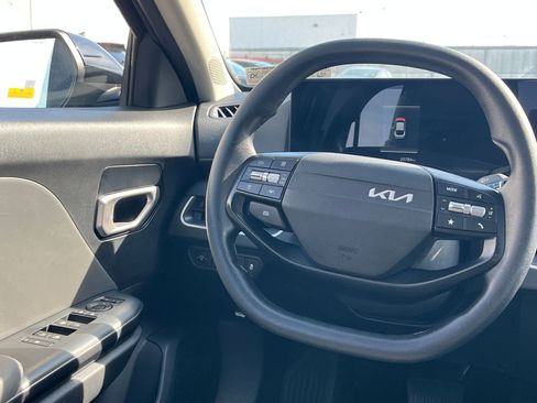 Used 2025 Kia K4 LXS image 28