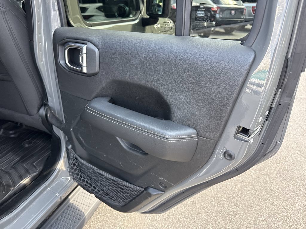 Used 2021 Jeep Wrangler Unlimited Sahara AWD/4WD image 31