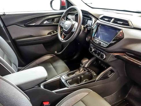 Certified 2021 Chevrolet TrailBlazer LT w/ Convenience Package FWD image 30