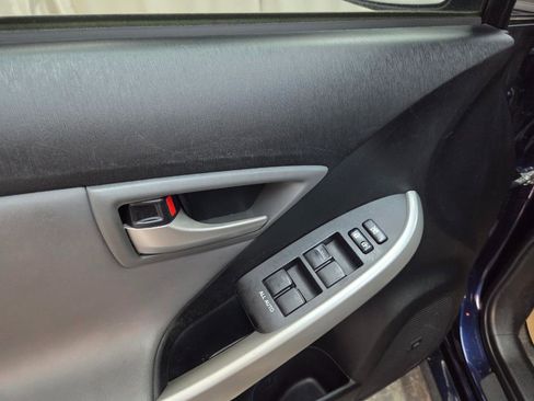 Used 2015 Toyota Prius Five w/ Advanced Technology Package FWD image 28