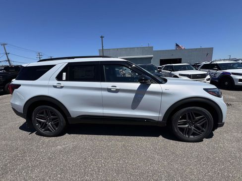 New 2026 Ford Explorer ST-Line w/ ST-Line Street Pack AWD/4WD image 6