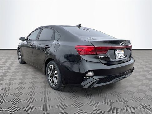 Used 2024 Kia Forte LXS w/ LXS Technology Package image 5
