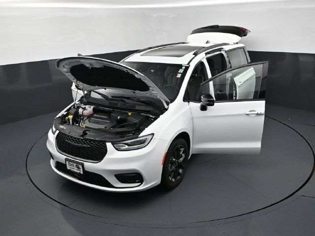 Used 2026 Chrysler Pacifica Limited w/ S Appearance Package AWD/4WD image 26