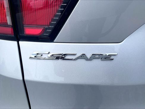 Used 2017 Ford Escape SE AWD/4WD image 10