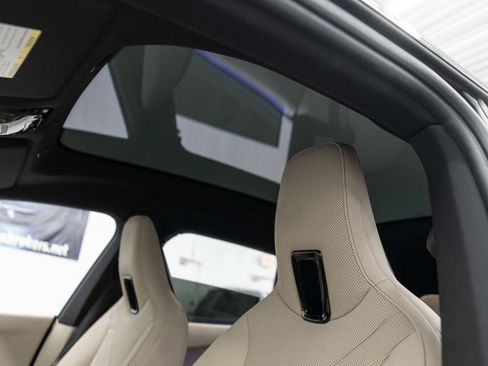 Used 2023 BMW iX xDrive50 w/ Sport Package AWD/4WD image 8