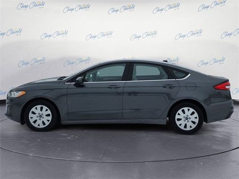 Used 2019 Ford Fusion S image 2