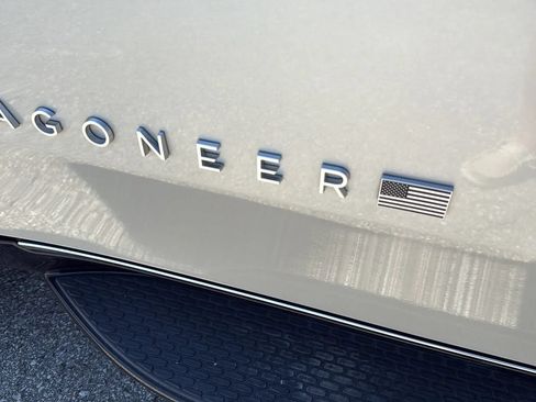 Used 2023 Jeep Wagoneer Series II AWD/4WD image 17