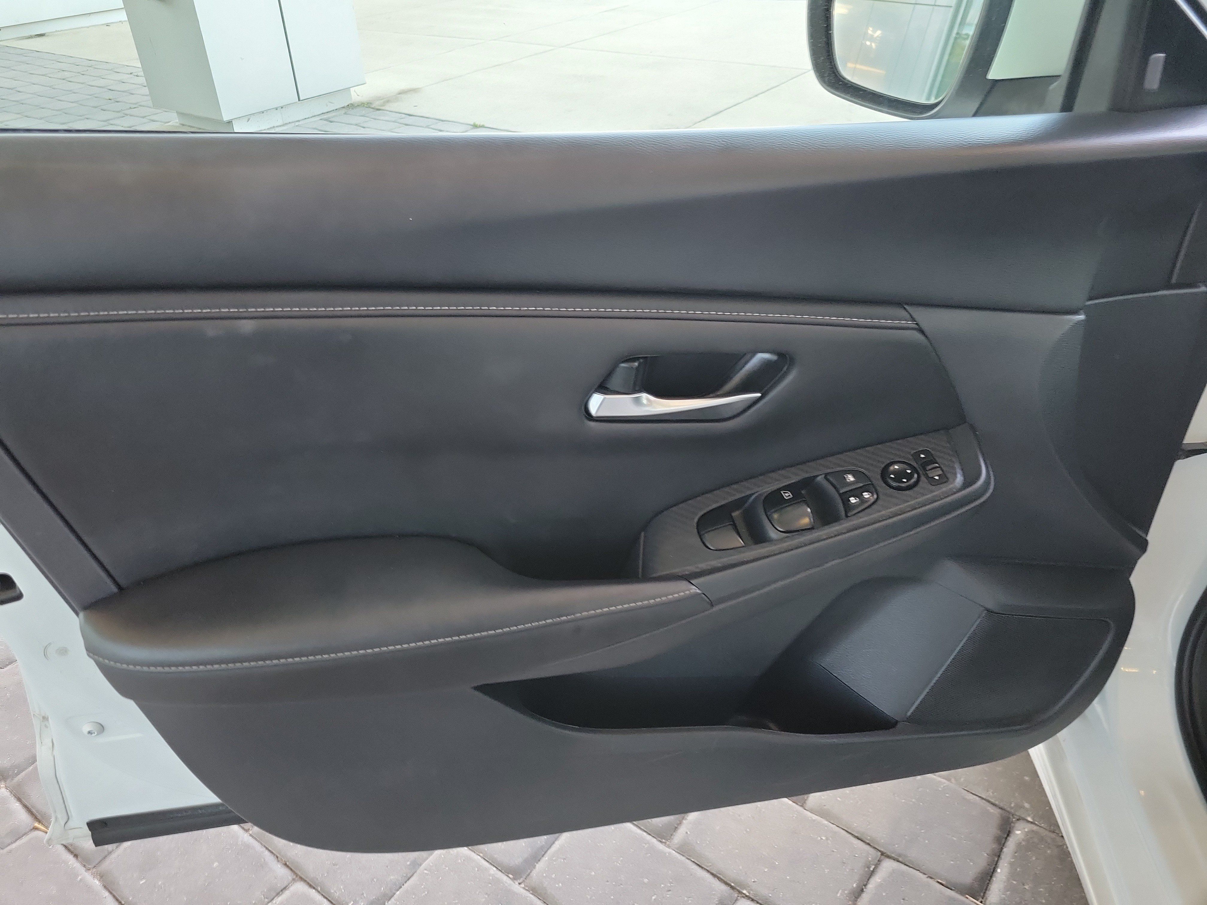 Used 2025 Nissan Sentra SV FWD image 10