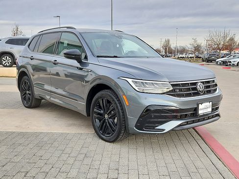 Used 2022 Volkswagen Tiguan SE R-Line image 4