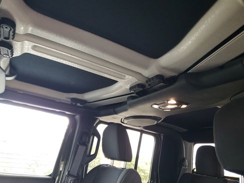 Used 2022 Jeep Gladiator Sport AWD/4WD image 21