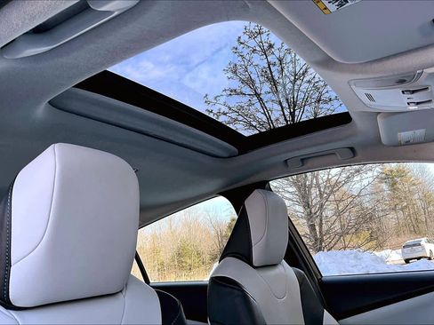 Used 2016 Toyota Prius Four image 15