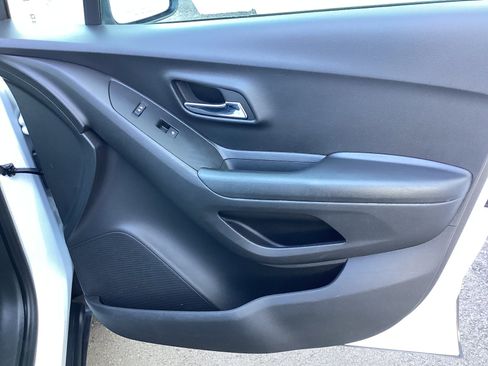 Used 2022 Chevrolet Trax LS w/ Tint and Cruise Package image 14