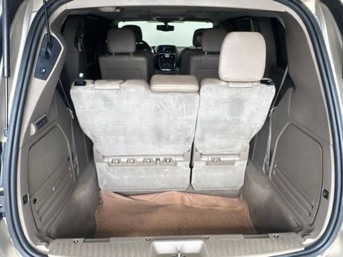 Used 2015 Chrysler Town & Country Limited Platinum FWD image 27