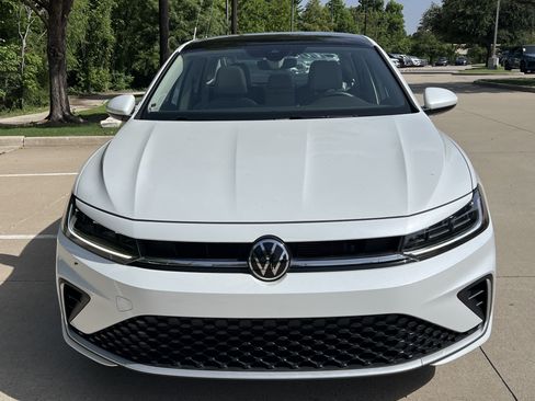 Certified 2026 Volkswagen Jetta SE w/ Black Wheel Package FWD image 3