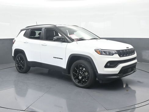 Used 2023 Jeep Compass Altitude image 8