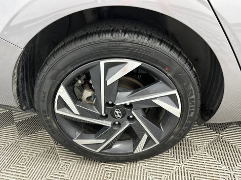 Used 2025 Hyundai Elantra SEL FWD image 17