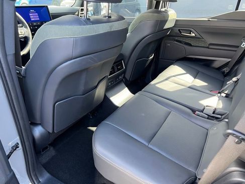 Used 2024 Lexus GX 550 AWD/4WD image 16