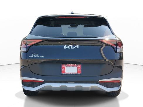 Used 2025 Kia Sportage LX FWD image 5