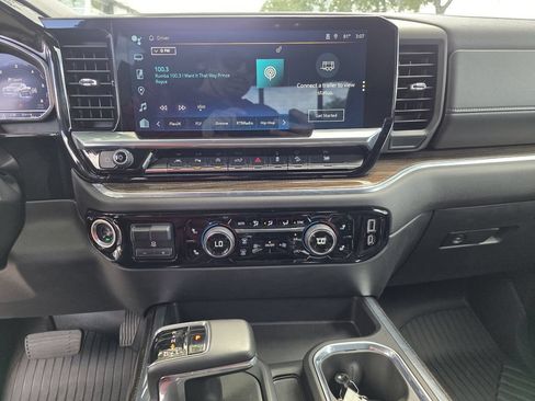 Used 2024 Chevrolet Silverado 1500 RST AWD/4WD image 17