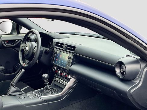 Used 2024 Toyota GR86 Premium w/ Performance Package image 28