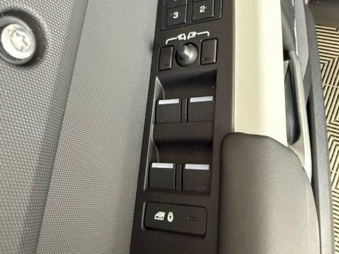 Used 2024 Land Rover Defender 110 X-Dynamic SE AWD/4WD image 16