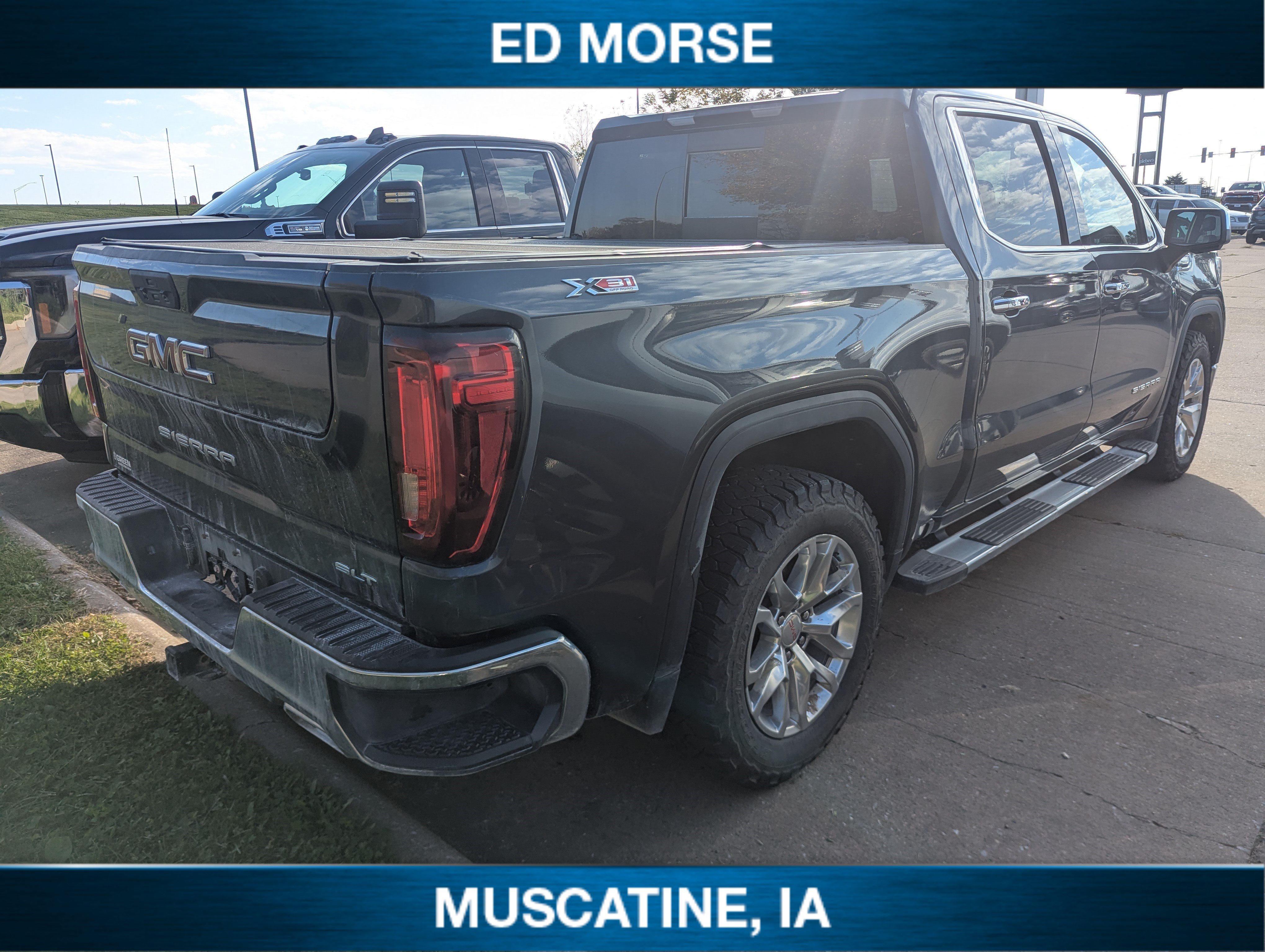Used 2021 GMC Sierra 1500 SLT w/ SLT Premium Package AWD/4WD image 4