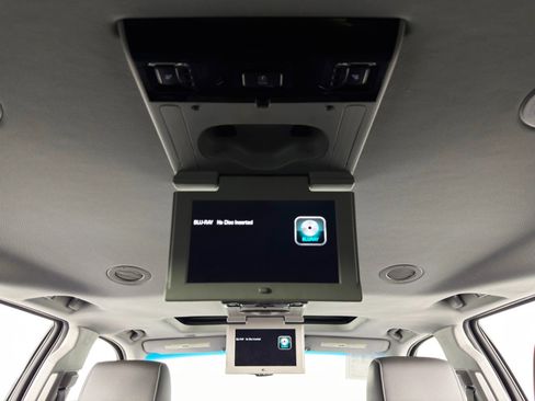 Used 2015 Chevrolet Suburban LTZ image 37