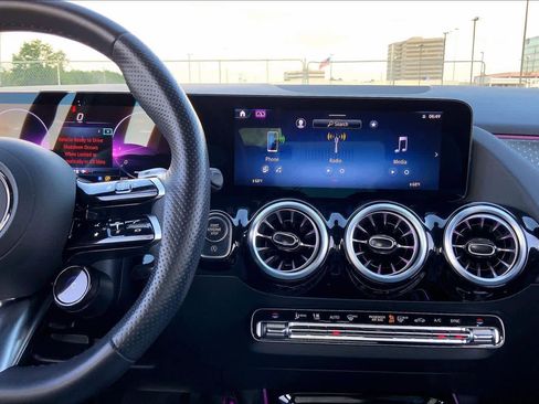 Used 2025 Mercedes-Benz GLA 35 AMG 4MATIC image 7