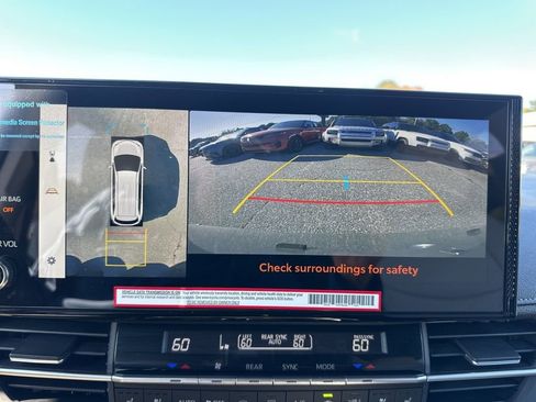 Used 2025 Toyota Sienna Platinum image 23