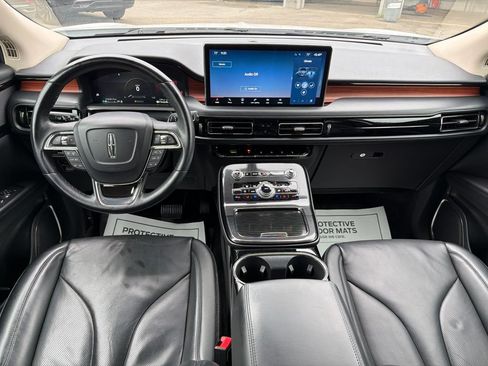 Used 2023 Lincoln Nautilus Reserve AWD/4WD image 2