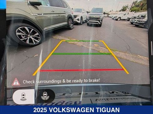New 2025 Volkswagen Tiguan SE image 15