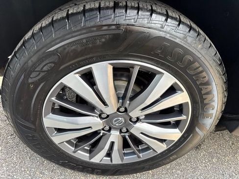 Used 2020 Nissan Pathfinder SV AWD/4WD image 12