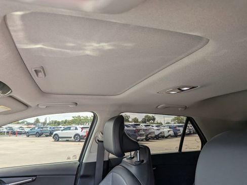 Certified 2024 Kia Niro FWD image 23