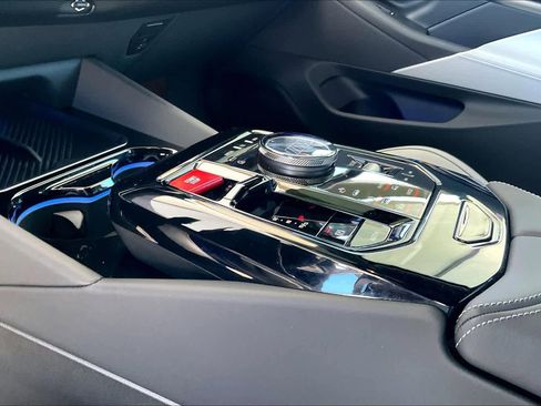 Used 2025 BMW M5 w/ Carbon Package image 17