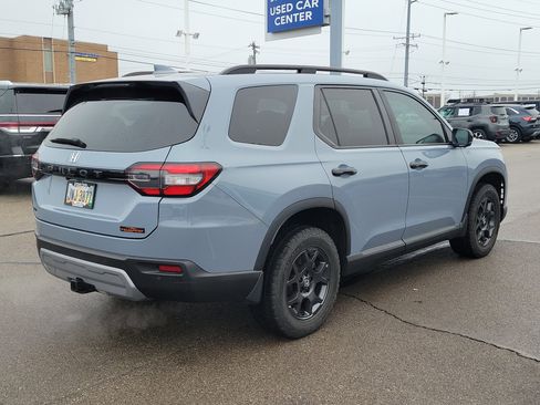 Used 2024 Honda Pilot TrailSport image 4