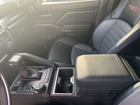 Used 2025 Toyota Tacoma TRD Off-Road image 15